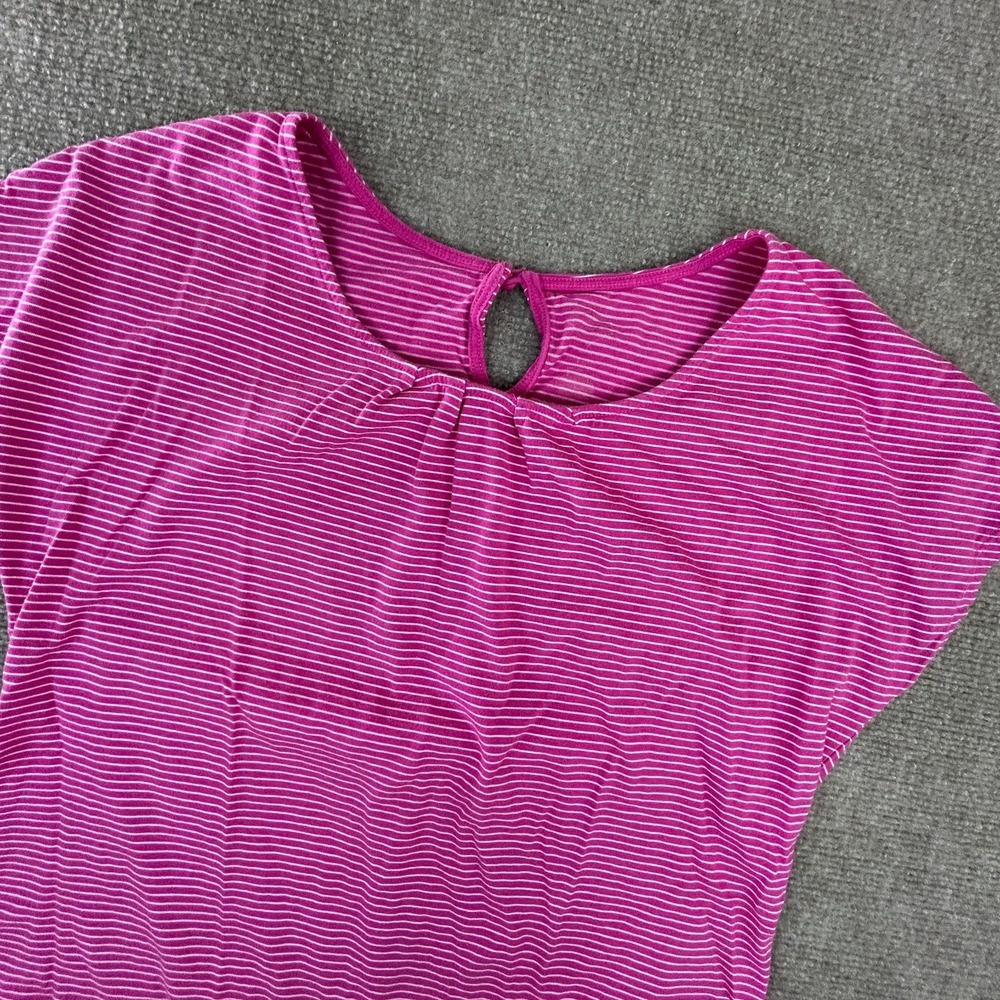St. John’s Bay Womens L Blouse Top Pink Striped Keyhole Back Cap Sleeve Pleated